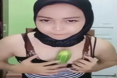 Cewek Jilbab Cantik Live Colmek Pakai Timun 2026